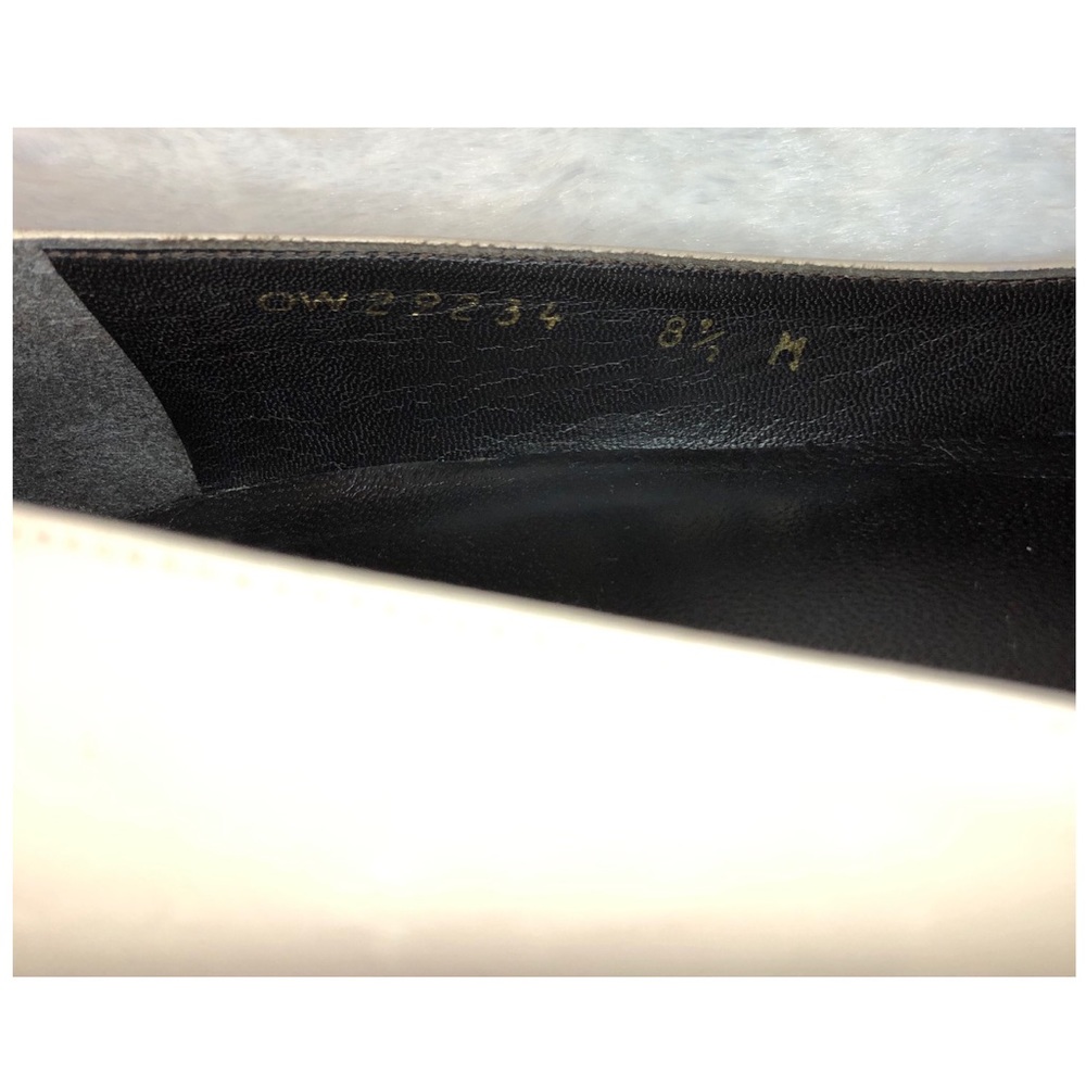 Authentic Stuart Weitzman Kitten Heel - image 7